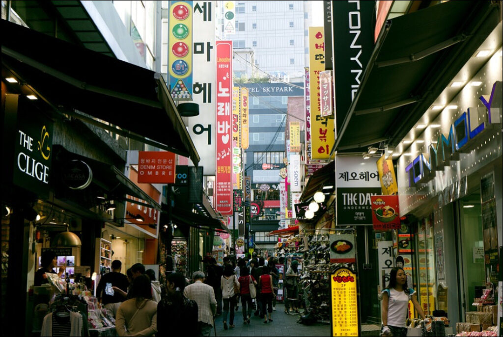 韓国の繁華街の画像