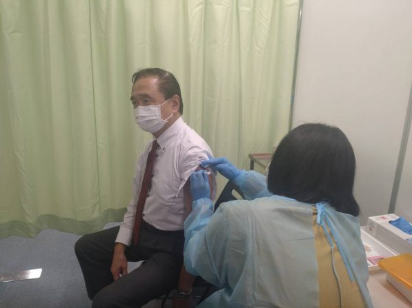 黒岩祐治 神奈川県知事の予防接種の画像