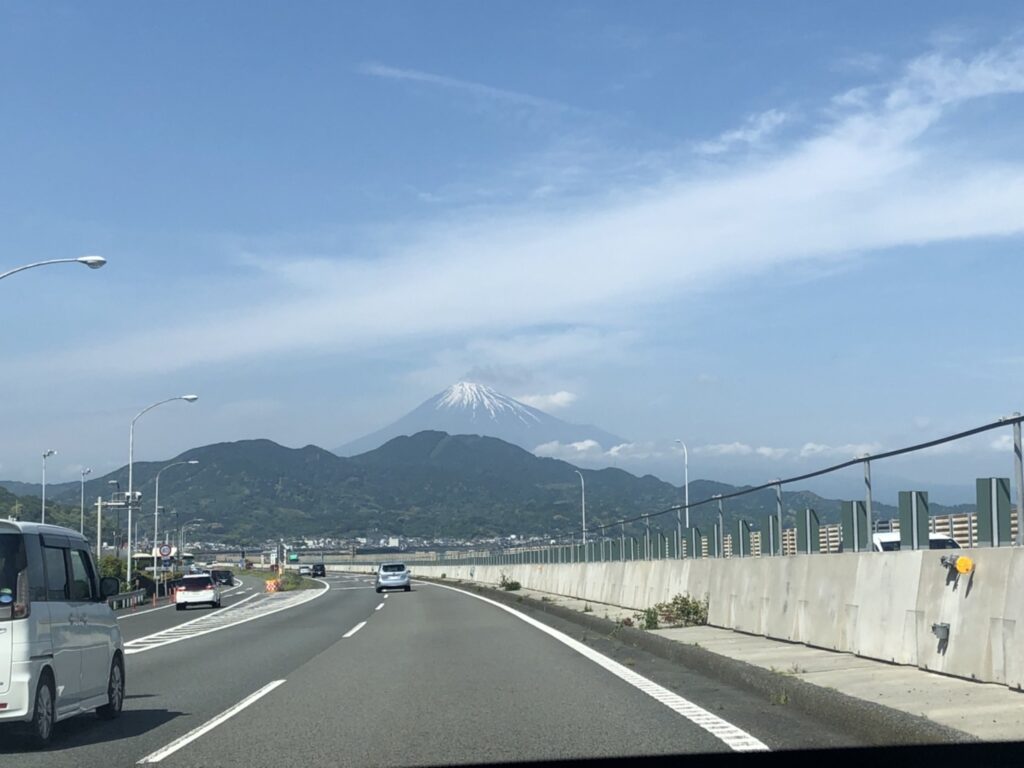 仮面ライダー展から帰る道中の富士山を映した画像