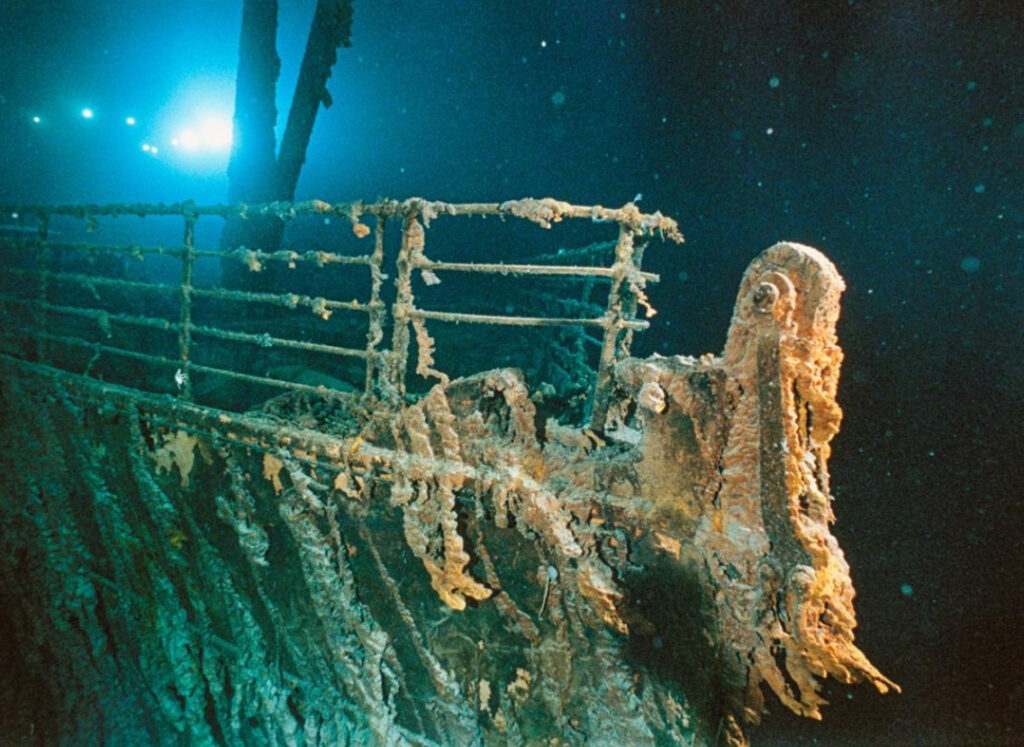 沈没したタイタニックの画像
